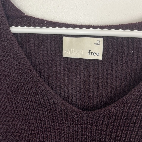 Aritzia Wilfred Free Wolter 100% Merino Wool Purple V-Neck Waffle Sweater - Picture 4 of 7